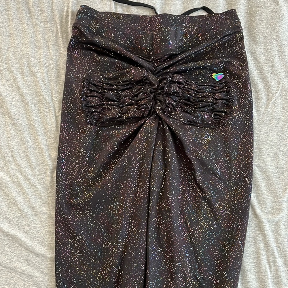 Cute booty scrunch butt leggings size large runs small
